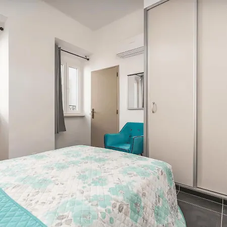Lovely In With Terrace - Close To * Lagos