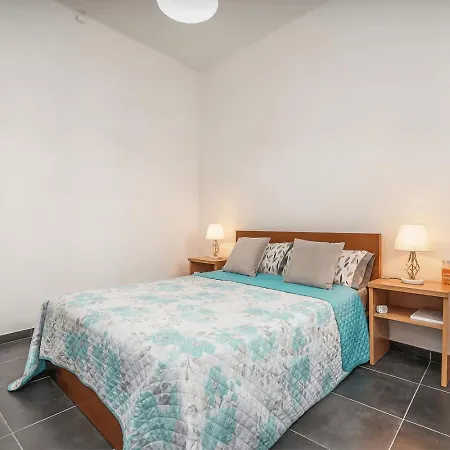 Apartment Lovely In With Terrace - Close To Lagos