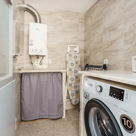 Lovely In With Terrace - Close To Apartman *